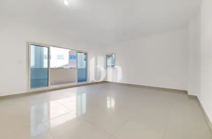Apartment - 2 Bedrooms - 3 Bathrooms for rent in Tower 2 - Al Reef Downtown - Al Reef - Abu Dhabi