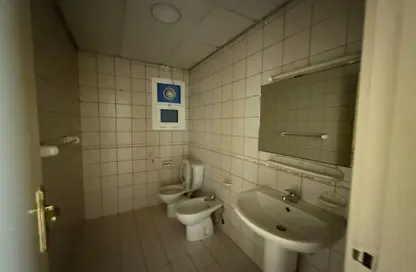 شقة - 2 غرف نوم - 2 حمامات للايجار في شارع التعاون - التعاون - الشارقة