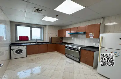 شقة - 2 غرف نوم - 2 حمامات للبيع في برج الكورنيش - طريق كورنيش عجمان - عجمان