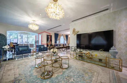 Villa - 3 Bedrooms - 5 Bathrooms for sale in Jumeirah Park - Dubai