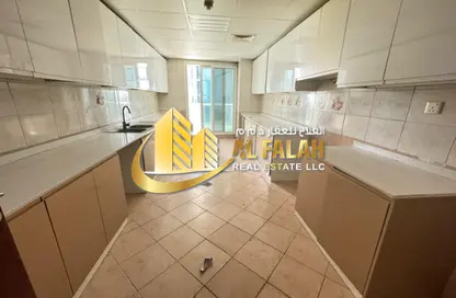 شقة - 3 غرف نوم - 4 حمامات للايجار في شارع التعاون - التعاون - الشارقة
