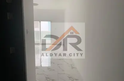 شقة - غرفة نوم - 2 حمامات للايجار في مبنى جيباس 3 - الراشدية 2 - الراشدية - عجمان