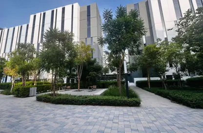 شقة - غرفة نوم - 2 حمامات للبيع في الطراز - حي نسيج - الجادة - الشارقة