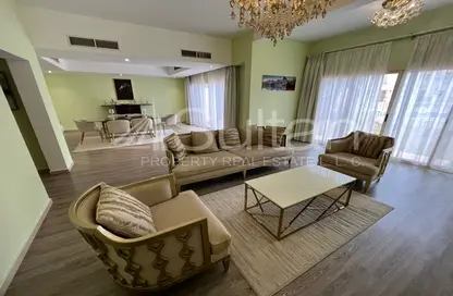 Living Room image for: Townhouse - 3 Bedrooms - 3 Bathrooms for rent in The Townhouses at Al Hamra Village - Al Hamra Village - Ras Al Khaimah, Image 1