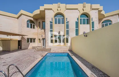 Villa - 5 Bedrooms - 6 Bathrooms for rent in Umm Suqeim 2 - Umm Suqeim - Dubai