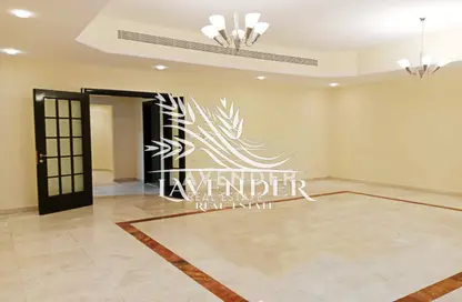Apartment - 3 Bedrooms - 5 Bathrooms for rent in Hamdan Street - Abu Dhabi