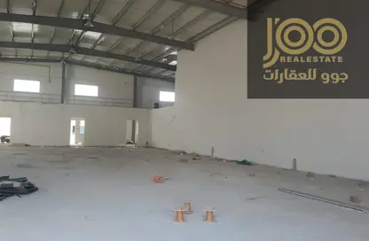 مستودع - استوديو - 4 حمامات للايجار في أم الثعوب - أم القيوين