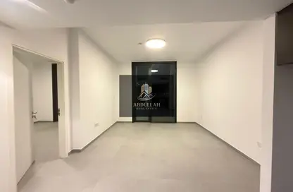 شقة - غرفة نوم - 2 حمامات للايجار في طراز 3 - الجادة - الشارقة