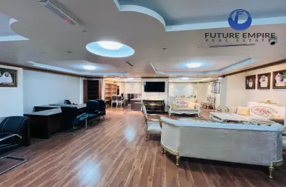 Shop - Studio - 2 Bathrooms for rent in Al Khabisi - Deira - Dubai