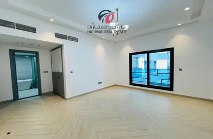 شقة - 2 غرف نوم - 3 حمامات للايجار في مول الحضيبة - الحضيبة - السطوة - دبي