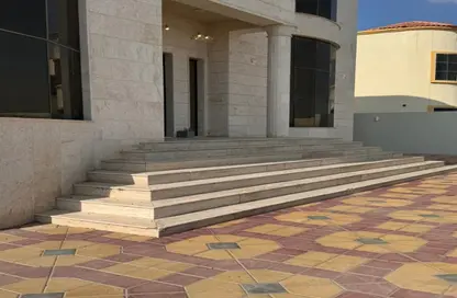 Villa - 5 Bedrooms - 6 Bathrooms for rent in Al Aweer 1 - Al Aweer - Dubai