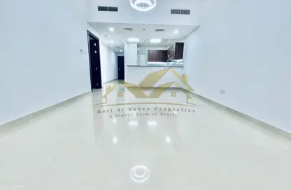 Apartment - 1 Bedroom - 2 Bathrooms for rent in Jumeirah Garden City - Al Satwa - Dubai
