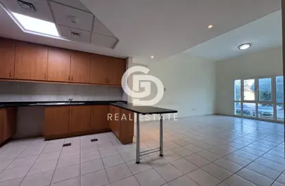 شقة - غرفة نوم - 2 حمامات للايجار في مبني 114 - طراز حديث - ديسكفري غاردنز - دبي