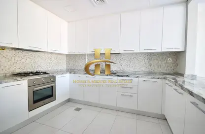 Apartment - 1 Bedroom - 2 Bathrooms for rent in Regent Court - Jumeirah Village Circle - Dubai
