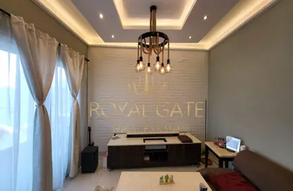Living Room image for: Apartment - 3 Bedrooms - 5 Bathrooms for sale in Amaya Towers - Shams Abu Dhabi - Al Reem Island - Abu Dhabi, Image 1