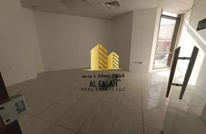 Shop - Studio for rent in Rolla Square - Rolla Area - Sharjah