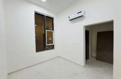 Villa - 2 Bedrooms - 3 Bathrooms for rent in Zakher - Al Ain