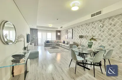 Living / Dining Room image for: Apartment - 3 Bedrooms - 3 Bathrooms for rent in Balqis Residence 3 - Kingdom of Sheba - Palm Jumeirah - Dubai, Image 1