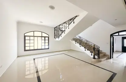 Villa - 5 Bedrooms for rent in Shakhbout City - Abu Dhabi