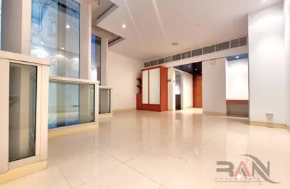 Apartment - 1 Bedroom - 1 Bathroom for rent in Wave tower - Corniche Road - Abu Dhabi