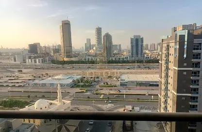 شقة - 1 حمام للايجار في برج حمزة - مدينة دبي الرياضية - دبي