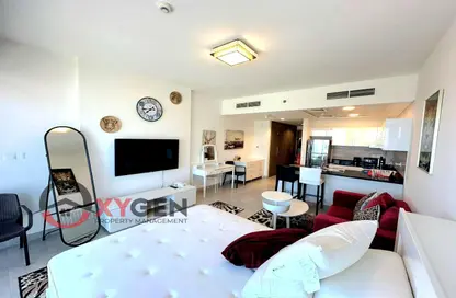 Living Room image for: Apartment - 2 Bedrooms - 2 Bathrooms for rent in Al Jazeera Tower - Corniche Road - Abu Dhabi, Image 1
