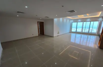 شقة - 3 غرف نوم - 4 حمامات للايجار في كورنيش راس الخيمة - رأس الخيمة