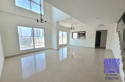 Duplex - 2 Bedrooms - 4 Bathrooms for rent in Royal JVC Building - District 10 - Jumeirah Village Circle - Dubai
