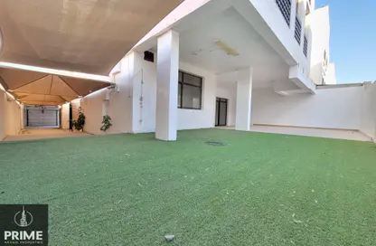 Villa - 4 Bedrooms - 5 Bathrooms for rent in Al Karamah - Abu Dhabi