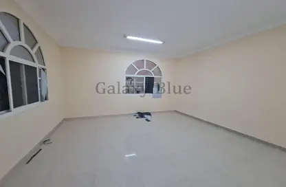 صورة لـ غرفة فارغة شقة - 3 غرف نوم - 4 حمامات للايجار في مدينة شخبوط - أبوظبي ، صورة رقم 1