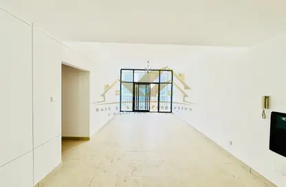 Apartment - 2 Bedrooms - 2 Bathrooms for rent in Al Raffa - Bur Dubai - Dubai