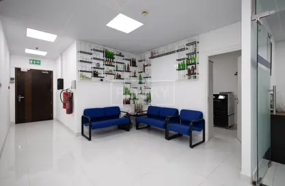 مكتب - استوديو للايجار في برج لطيفة - شارع الشيخ زايد - دبي