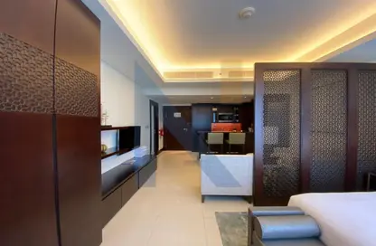 Living Room image for: Apartment - 1 Bathroom for rent in Burj Lake Hotel - The Address DownTown - Downtown Dubai - Dubai, Image 1