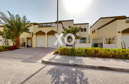 Outdoor House image for: Villa - 3 Bedrooms - 4 Bathrooms for sale in Legacy - Jumeirah Park - Dubai, Image 1