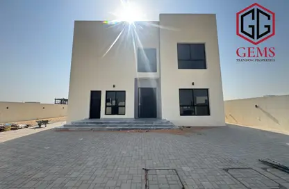 Villa - 4 Bedrooms - 5 Bathrooms for rent in Al Aweer 1 - Al Aweer - Dubai