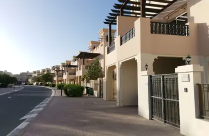 فيلا - 3 غرف نوم - 3 حمامات للايجار في تاون هاوسز قرية الحمرا - قرية الحمرا - رأس الخيمة
