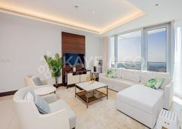 صورةغرفة المعيشة لـ: شقة - 2 غرف نوم - 3 حمامات للبيع في 1 فندق العنوان-سكاي فيو - أبراج العنوان سكاي فيو - دبي وسط المدينة - دبي, صورة 1