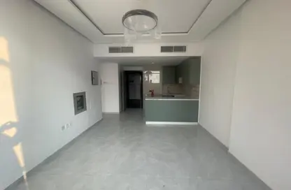 Apartment - 1 Bedroom - 2 Bathrooms for rent in Corniche Tower - Ajman Corniche Road - Ajman