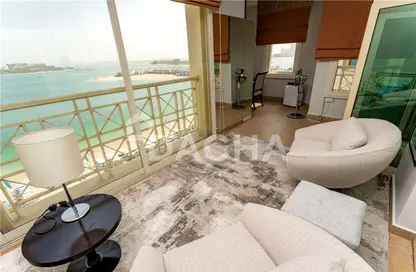 Living Room image for: Apartment - 2 Bedrooms - 3 Bathrooms for sale in Al Nabat - Shoreline Apartments - Palm Jumeirah - Dubai, Image 1