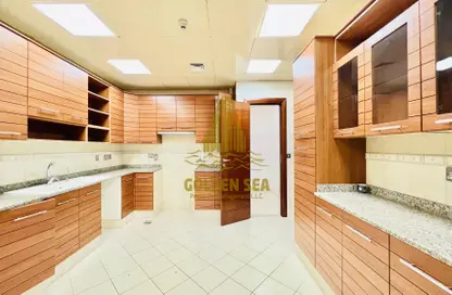 Kitchen image for: Apartment - 3 Bedrooms - 5 Bathrooms for rent in Crescent Towers - Al Khalidiya - Abu Dhabi, Image 1