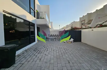 Villa - Studio - 3 Bathrooms for rent in Jumeirah 1 Villas - Jumeirah 1 - Jumeirah - Dubai