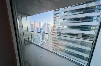 صورة لـ شرفة شقة - غرفة نوم - 2 حمامات للايجار في برج تيارا الشرقي - الخليج التجاري - دبي ، صورة رقم 1