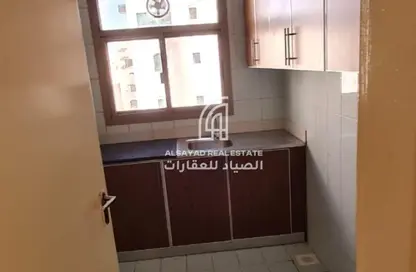 شقة - غرفة نوم - 1 حمام للايجار في بناء النباعة - النبعة - الشرق - الشارقة