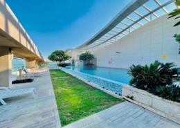 صورةحوض سباحة لـ: شقة - 3 غرف نوم - 4 حمامات للكراء في برج بالغيلم - شارع الكورنيش - أبوظبي, صورة 1