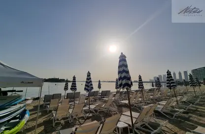 Retail - Studio - 2 Bathrooms for rent in The Crescent - Palm Jumeirah - Dubai