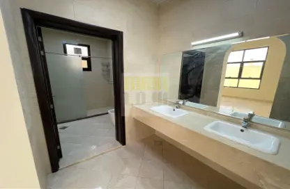 فيلا - 5 غرف نوم - 7 حمامات للايجار في مدينة الرياض - أبوظبي