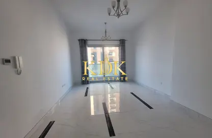 شقة - 2 غرف نوم - 2 حمامات للايجار في روز 10 - منطقة 11 - قرية الجميرا سركل - دبي شقة - 2 غرف نوم - 2 حمامات للايجار في روز 10 - منطقة 11 - قرية الجميرا سركل - دبي