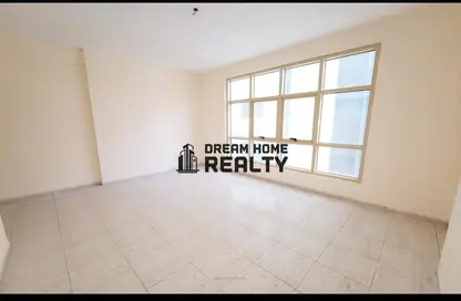 Apartment - 1 Bedroom - 1 Bathroom for rent in Yasmeen Tower - Al Majaz 2 - Al Majaz - Sharjah