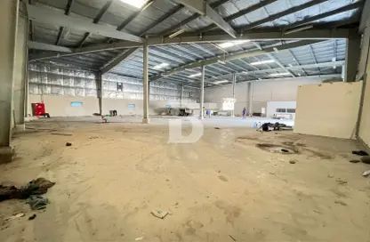 Warehouse - Studio for rent in Dubai Investment Park (DIP) - Dubai