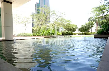صورة لـ حوض سباحة شقة - 2 غرف نوم - 3 حمامات للايجار في مارينا بلو - مارينا سكوير - جزيرة الريم - أبوظبي ، صورة رقم 1
